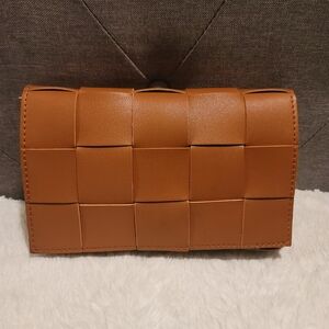 Elegant Woven Crossbody Bag, Camel